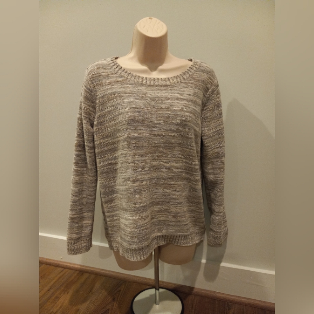 Beautiful sweater - Picture 2 of 3